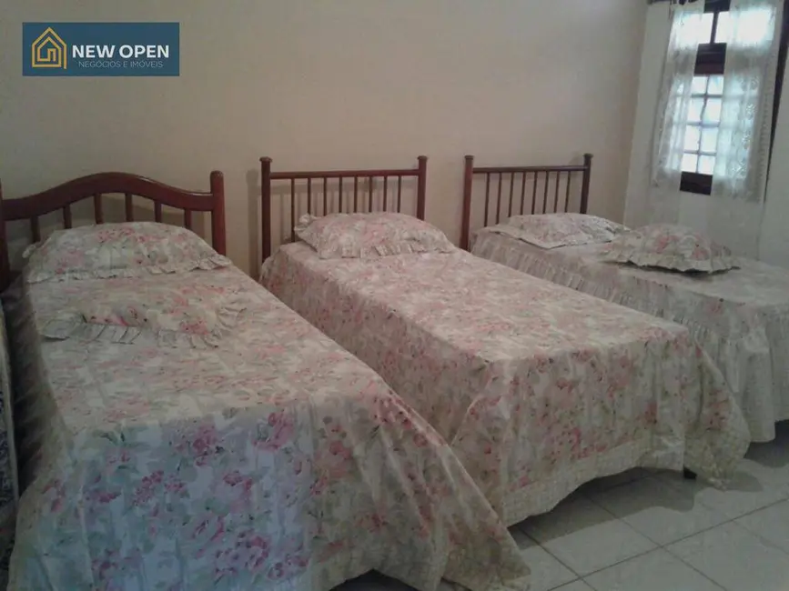 Foto 2 de Casa com 4 quartos à venda, 360m2 em Martim de Sá, Caraguatatuba - SP