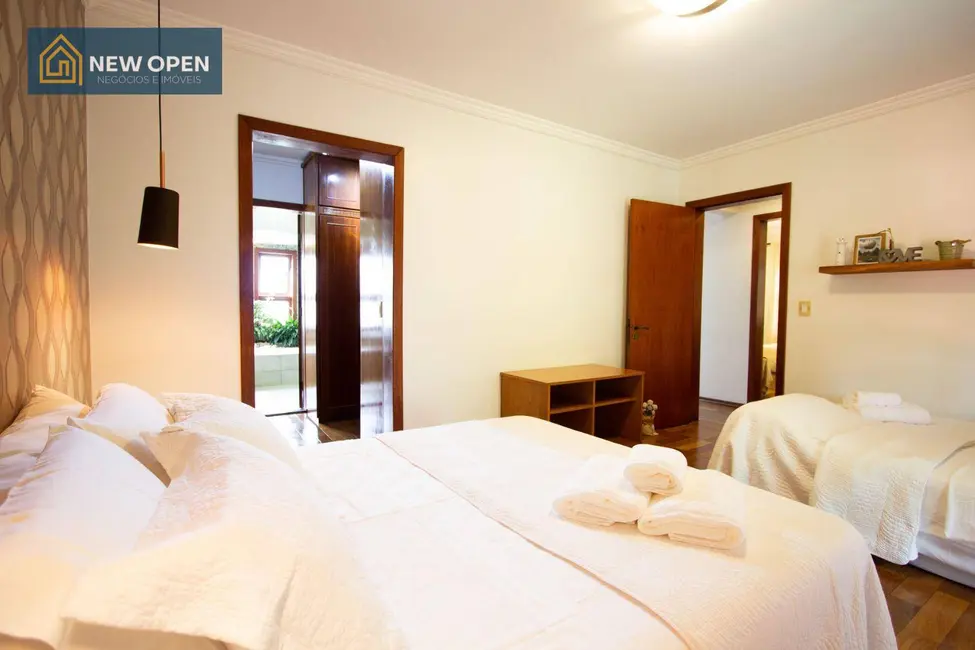 Foto 3 de Sobrado com 4 quartos à venda, 826m2 em Atibaia - SP