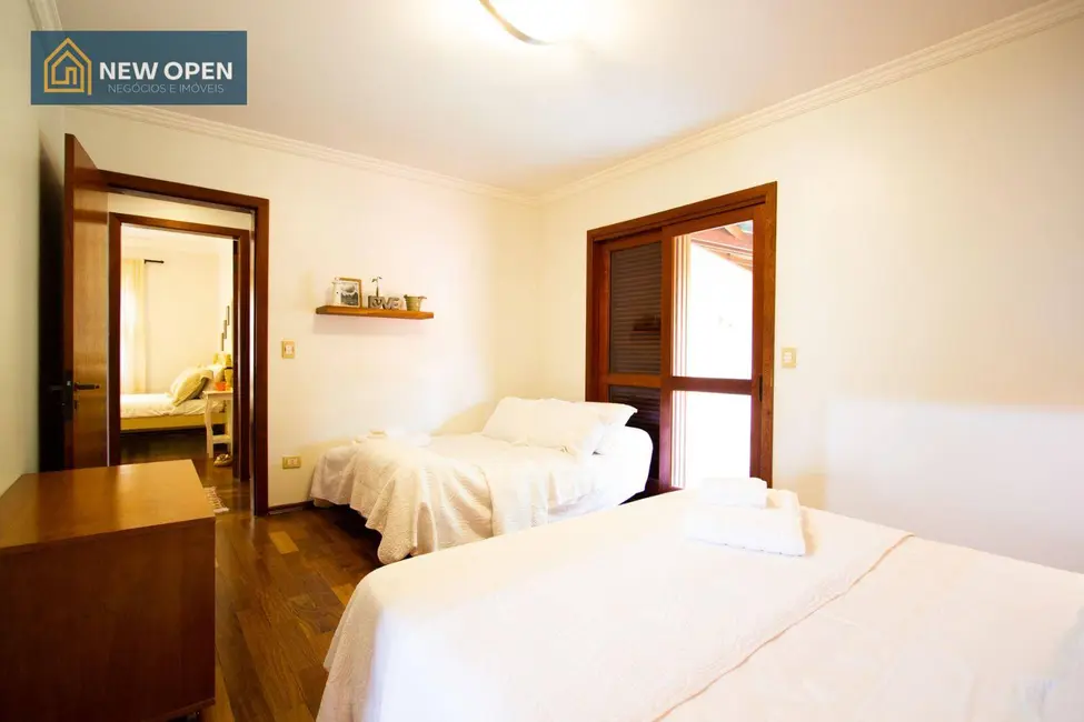 Foto 2 de Sobrado com 4 quartos à venda, 826m2 em Atibaia - SP