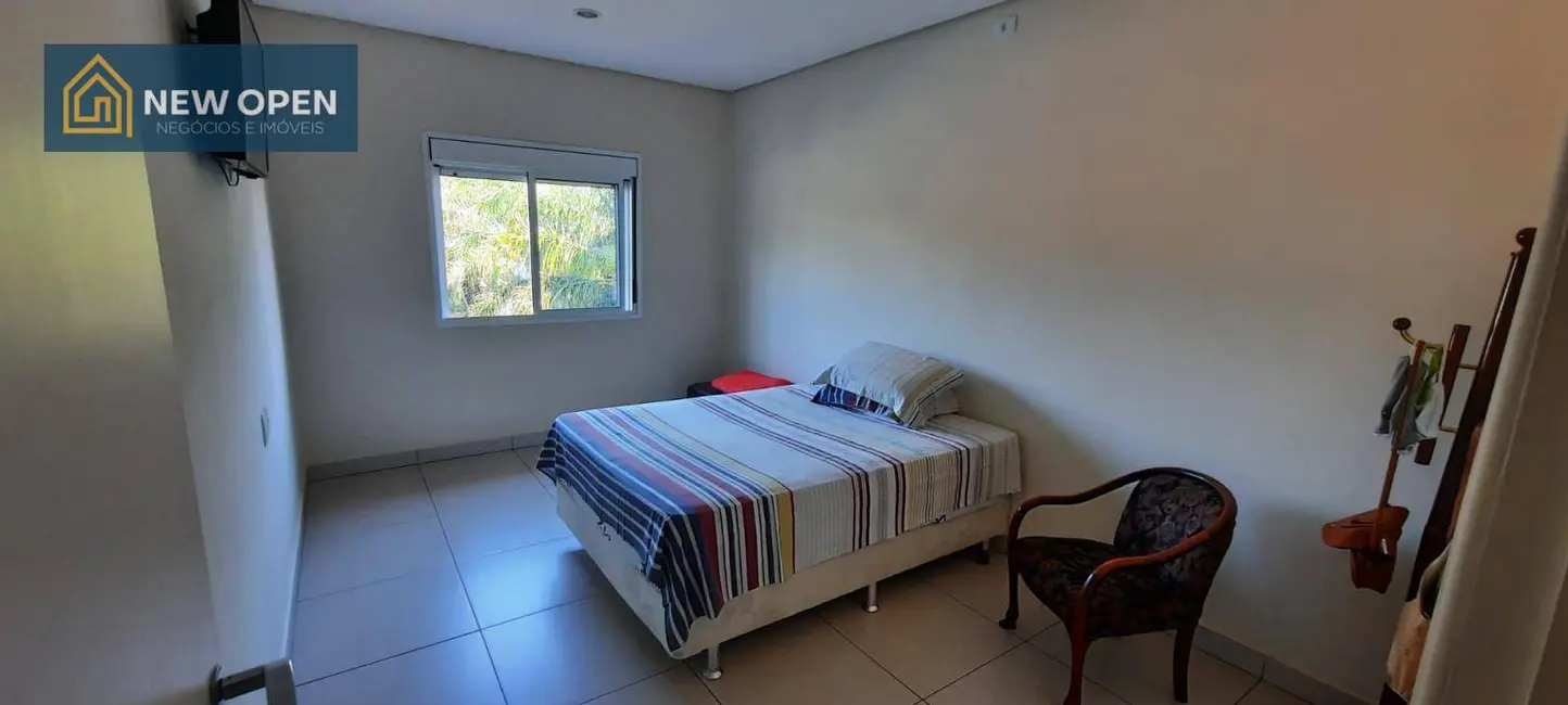 Foto 2 de Casa com 4 quartos à venda, 360m2 em Vila Petrópolis, Atibaia - SP