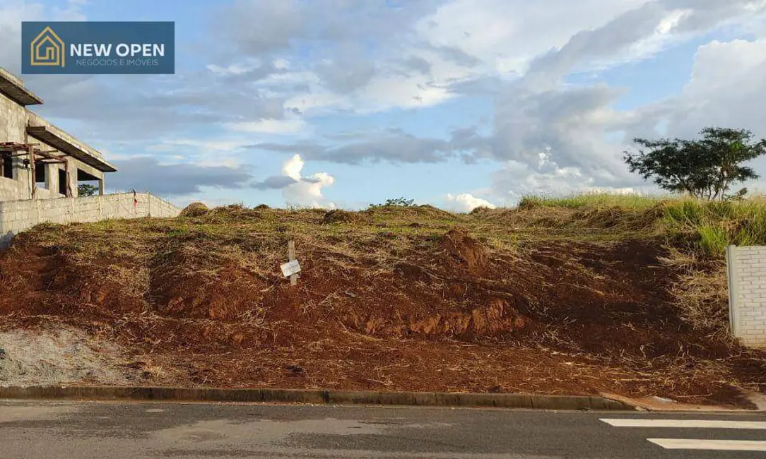 Foto 1 de Terreno / Lote à venda em Atibaia - SP