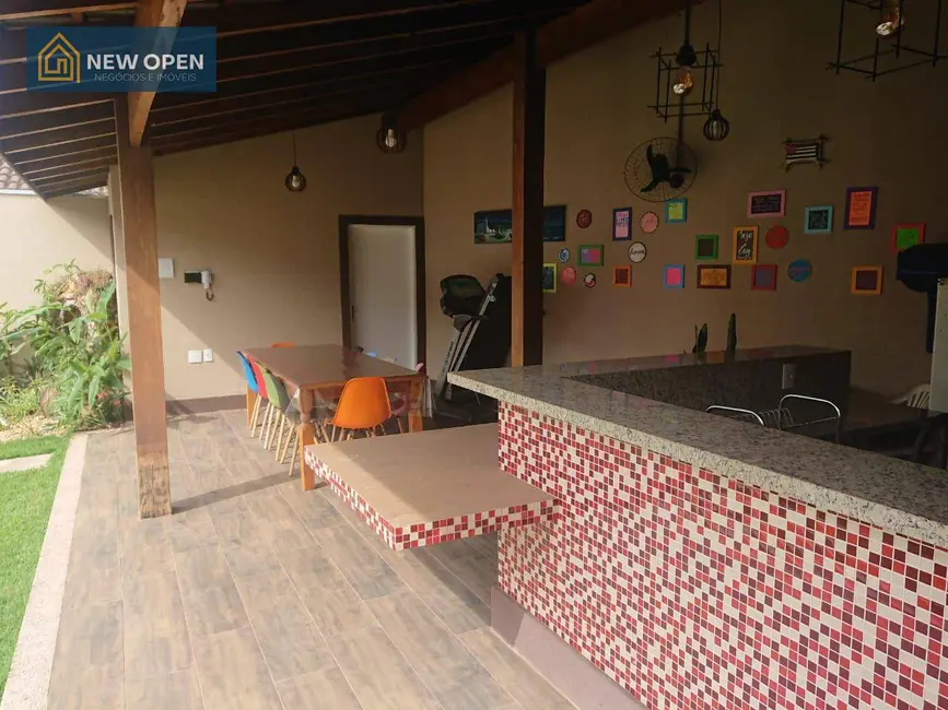 Casa com 3 quartos à venda, 390m2 em Vila Gardênia, Atibaia - SP - imagem 2 Foto 2 de Casa com 3 quartos à venda, 390m2 em Vila Gardênia, Atibaia - SP