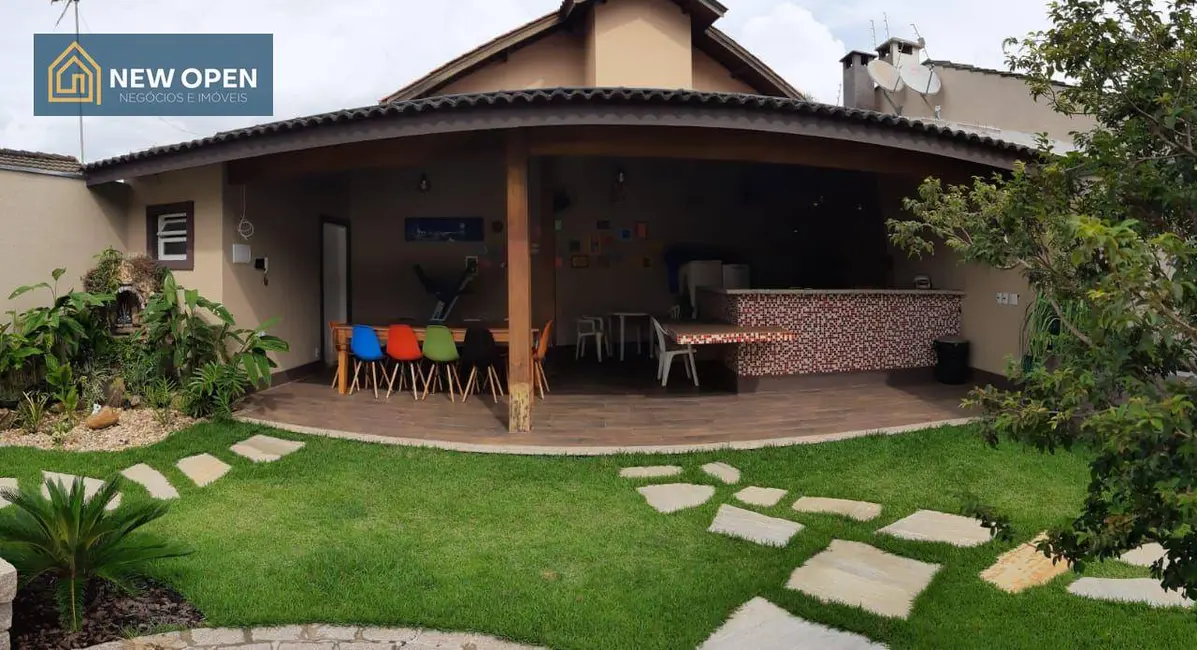 Casa com 3 quartos à venda, 390m2 em Vila Gardênia, Atibaia - SP - imagem 3 Foto 3 de Casa com 3 quartos à venda, 390m2 em Vila Gardênia, Atibaia - SP