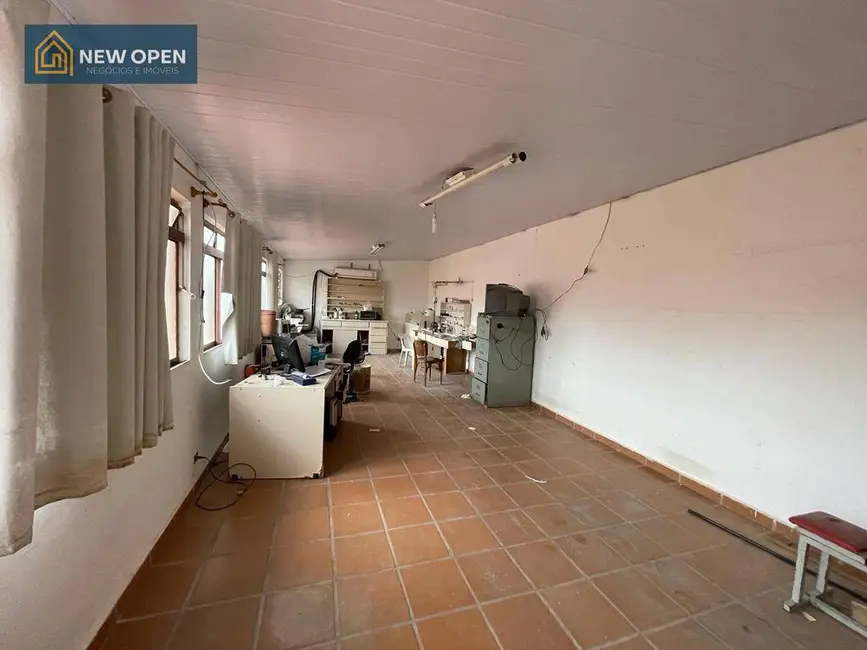 Foto 2 de Casa com 4 quartos à venda, 330m2 em Atibaia Jardim, Atibaia - SP