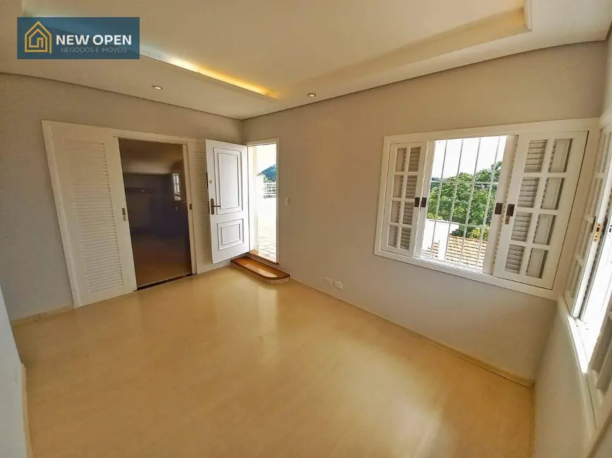 Sobrado com 4 quartos à venda, 360m2 em Cidade Satélite, Atibaia - SP - imagem 3 Foto 3 de Sobrado com 4 quartos à venda, 360m2 em Cidade Satélite, Atibaia - SP