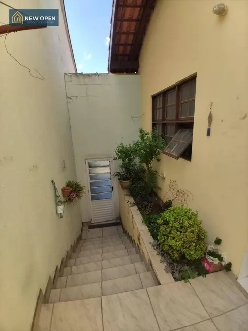 Casa com 3 quartos à venda, 387m2 em Jardim Siriema, Atibaia - SP - imagem 6 Foto 6 de Casa com 3 quartos à venda, 387m2 em Jardim Siriema, Atibaia - SP