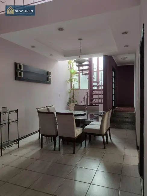 Casa com 3 quartos à venda, 387m2 em Jardim Siriema, Atibaia - SP - imagem 9 Foto 9 de Casa com 3 quartos à venda, 387m2 em Jardim Siriema, Atibaia - SP