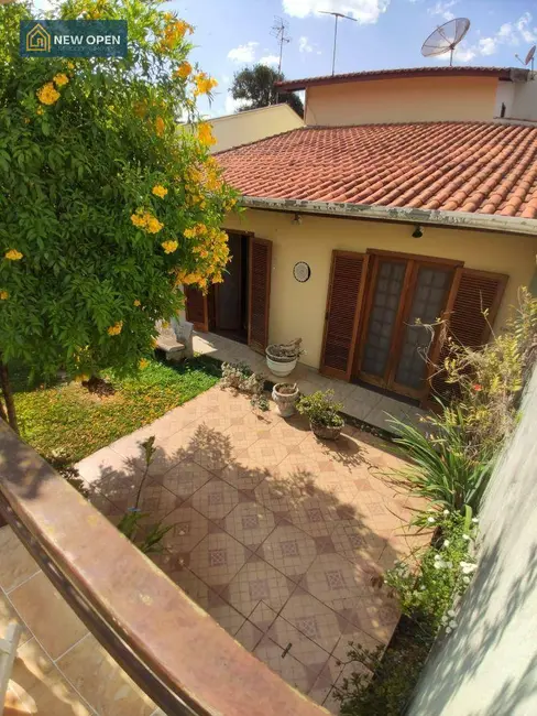 Casa com 3 quartos à venda, 387m2 em Jardim Siriema, Atibaia - SP - imagem 3 Foto 3 de Casa com 3 quartos à venda, 387m2 em Jardim Siriema, Atibaia - SP