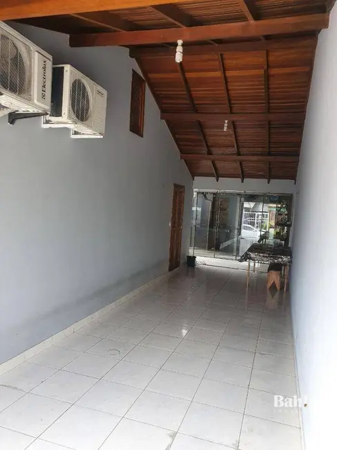 Casa com 2 quartos à venda, 200m2 em Harmonia, Canoas - RS - imagem 3 Foto 3 de Casa com 2 quartos à venda, 200m2 em Harmonia, Canoas - RS