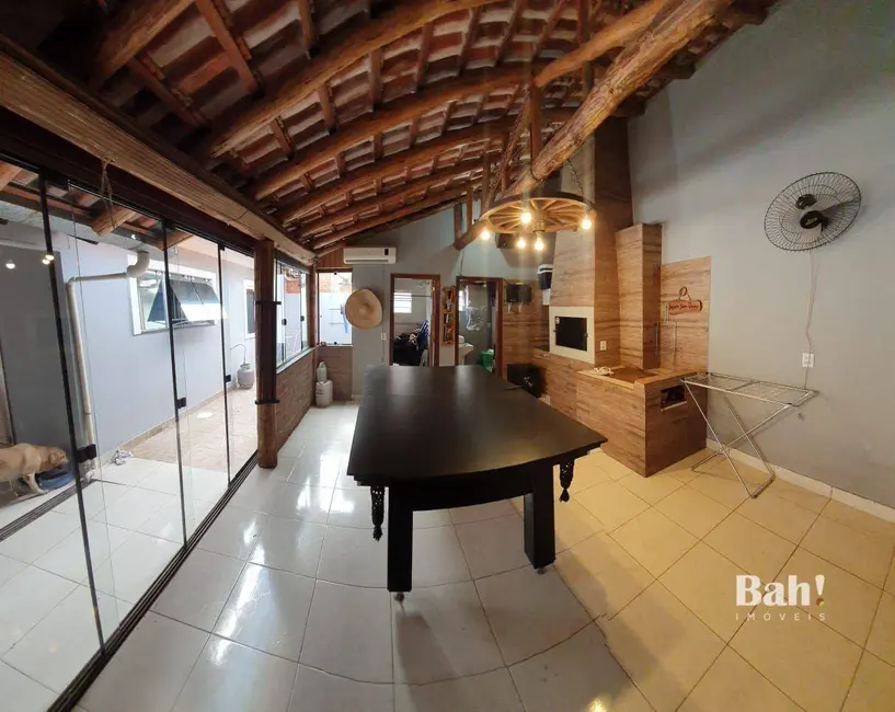 Casa com 2 quartos à venda, 200m2 em Harmonia, Canoas - RS - imagem 7 Foto 7 de Casa com 2 quartos à venda, 200m2 em Harmonia, Canoas - RS