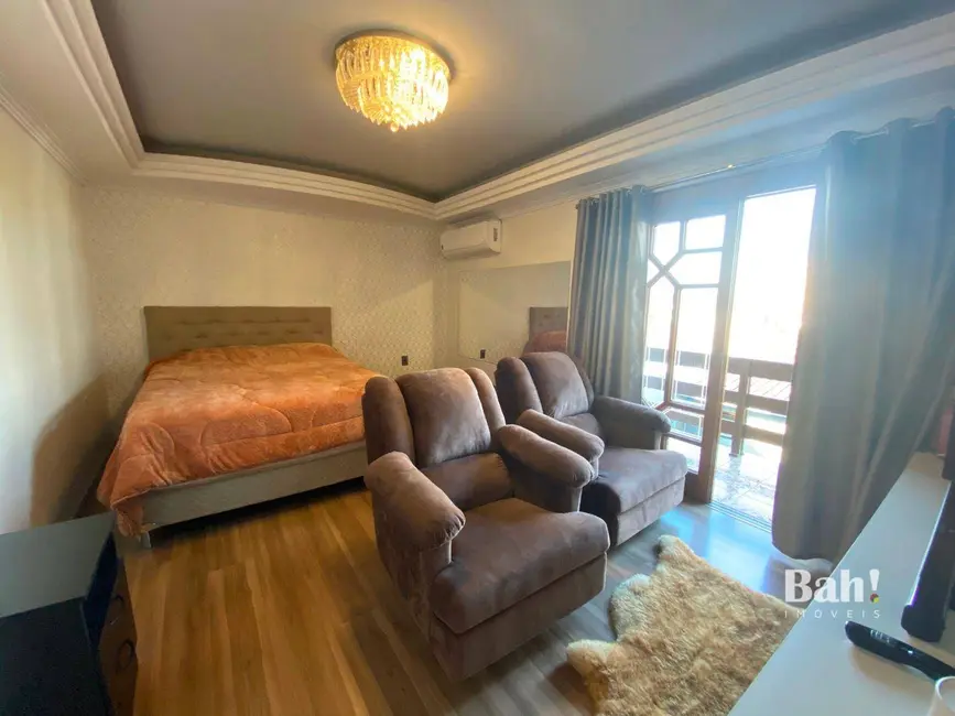 Sobrado com 3 quartos à venda, 240m2 em São José, Canoas - RS - imagem 9 Foto 9 de Sobrado com 3 quartos à venda, 240m2 em São José, Canoas - RS