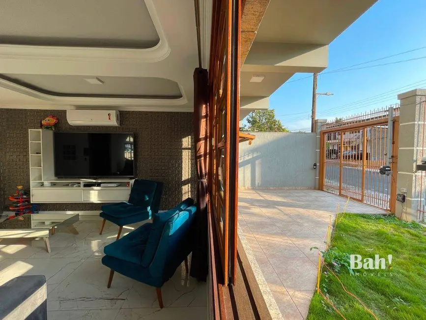Sobrado com 3 quartos à venda, 240m2 em São José, Canoas - RS - imagem 4 Foto 4 de Sobrado com 3 quartos à venda, 240m2 em São José, Canoas - RS