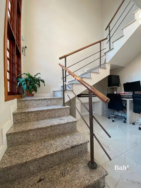 Sobrado com 3 quartos à venda, 240m2 em São José, Canoas - RS - imagem 7 Foto 7 de Sobrado com 3 quartos à venda, 240m2 em São José, Canoas - RS