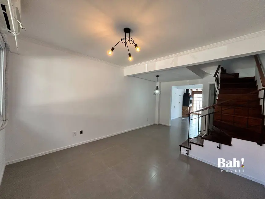 Foto 1 de Sobrado com 2 quartos à venda e para alugar, 103m2 em Rio Branco, Canoas - RS