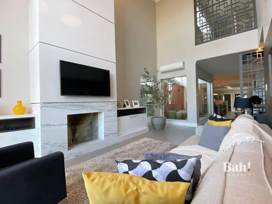 Foto 5 de Sobrado com 4 quartos à venda, 363m2 em Cachoeirinha - RS