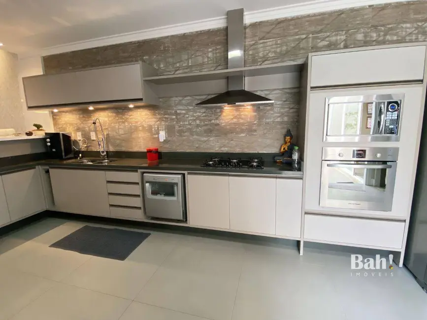 Foto 9 de Sobrado com 4 quartos à venda, 363m2 em Cachoeirinha - RS