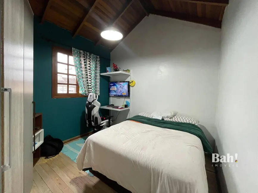 Sobrado com 3 quartos à venda, 200m2 em Igara, Canoas - RS - imagem 8 Foto 8 de Sobrado com 3 quartos à venda, 200m2 em Igara, Canoas - RS
