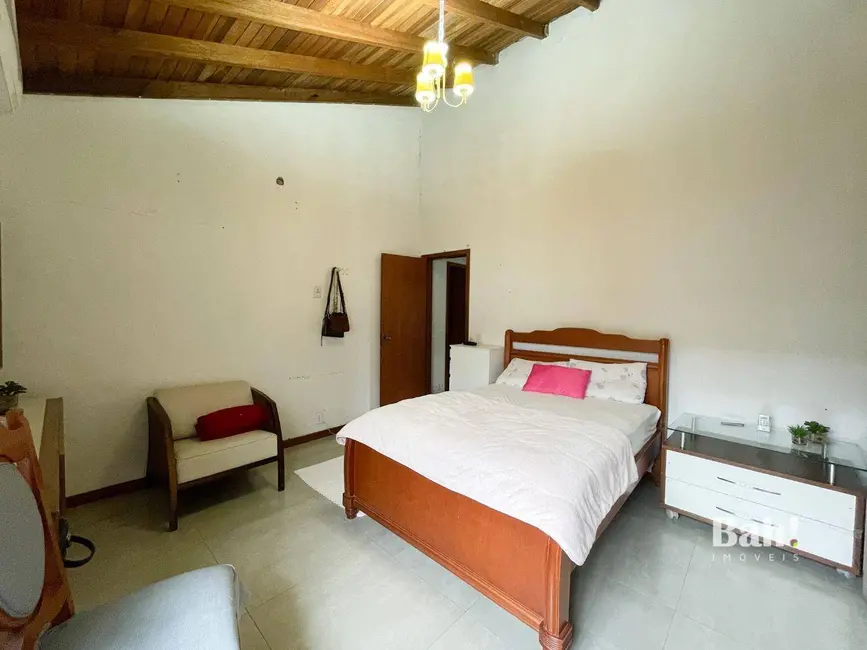 Sobrado com 3 quartos à venda, 200m2 em Igara, Canoas - RS - imagem 7 Foto 7 de Sobrado com 3 quartos à venda, 200m2 em Igara, Canoas - RS
