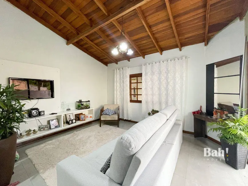 Foto 2 de Sobrado com 3 quartos à venda, 200m2 em Igara, Canoas - RS