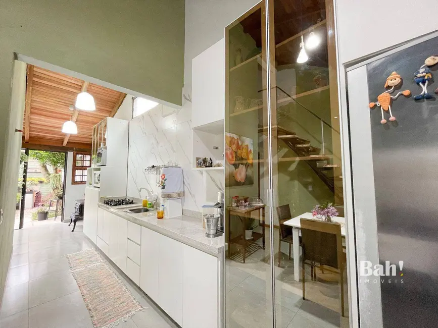 Sobrado com 3 quartos à venda, 200m2 em Igara, Canoas - RS - imagem 9 Foto 9 de Sobrado com 3 quartos à venda, 200m2 em Igara, Canoas - RS