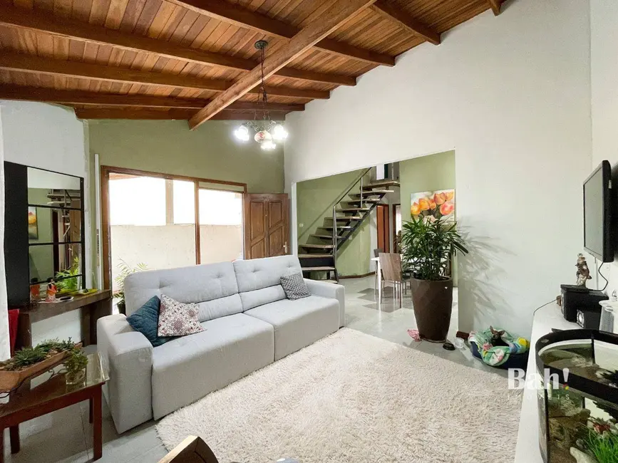 Sobrado com 3 quartos à venda, 200m2 em Igara, Canoas - RS - imagem 3 Foto 3 de Sobrado com 3 quartos à venda, 200m2 em Igara, Canoas - RS