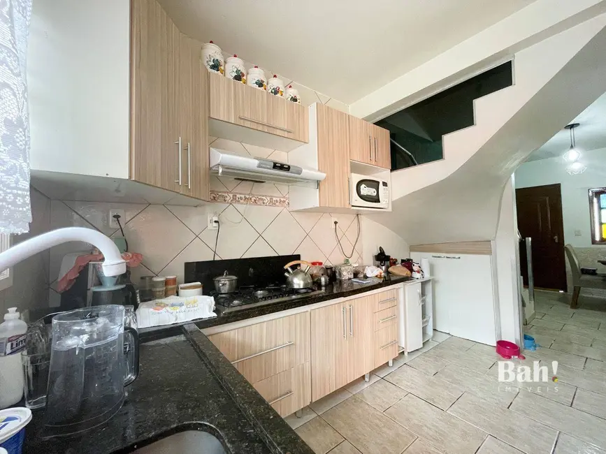 Sobrado com 3 quartos à venda, 200m2 em Harmonia, Canoas - RS - imagem 3 Foto 3 de Sobrado com 3 quartos à venda, 200m2 em Harmonia, Canoas - RS
