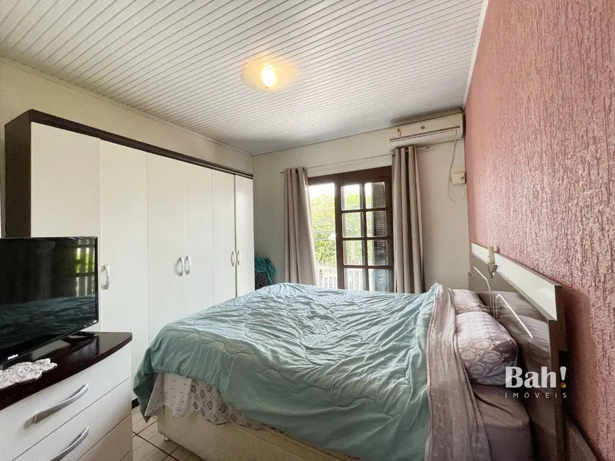 Sobrado com 3 quartos à venda, 200m2 em Harmonia, Canoas - RS - imagem 9 Foto 9 de Sobrado com 3 quartos à venda, 200m2 em Harmonia, Canoas - RS