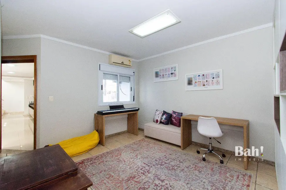 Sobrado com 4 quartos à venda, 363m2 em São José, Canoas - RS - imagem 8 Foto 8 de Sobrado com 4 quartos à venda, 363m2 em São José, Canoas - RS