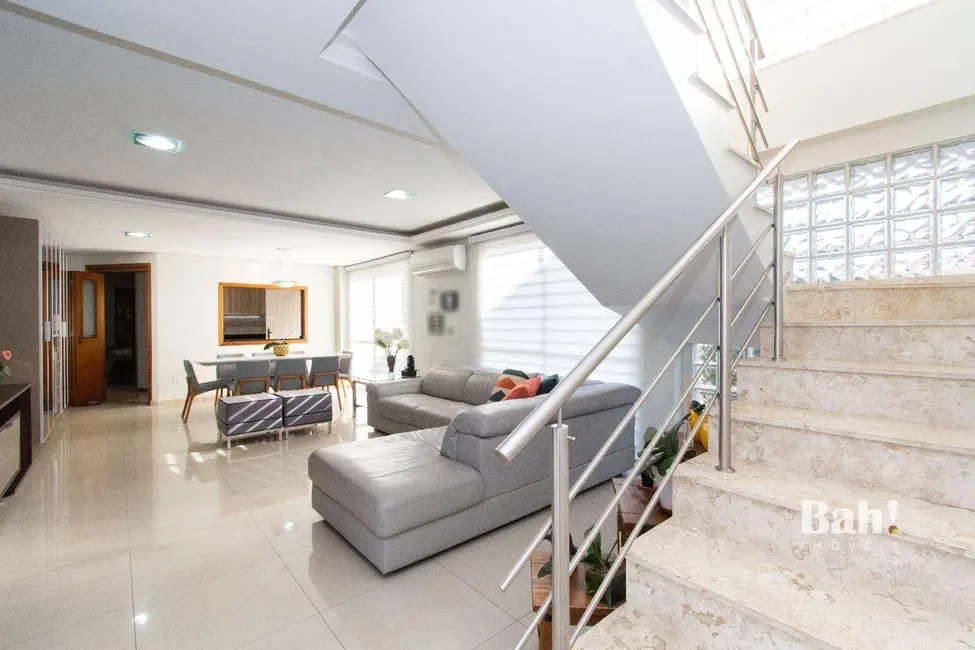 Sobrado com 4 quartos à venda, 363m2 em São José, Canoas - RS - imagem 3 Foto 3 de Sobrado com 4 quartos à venda, 363m2 em São José, Canoas - RS