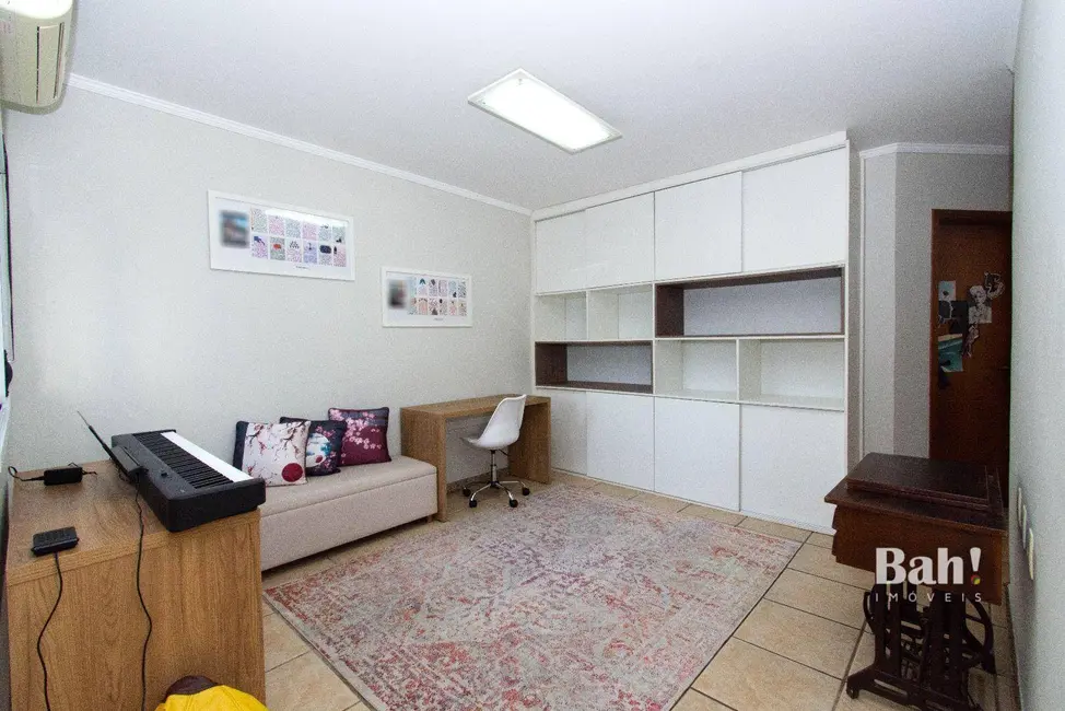 Sobrado com 4 quartos à venda, 363m2 em São José, Canoas - RS - imagem 7 Foto 7 de Sobrado com 4 quartos à venda, 363m2 em São José, Canoas - RS