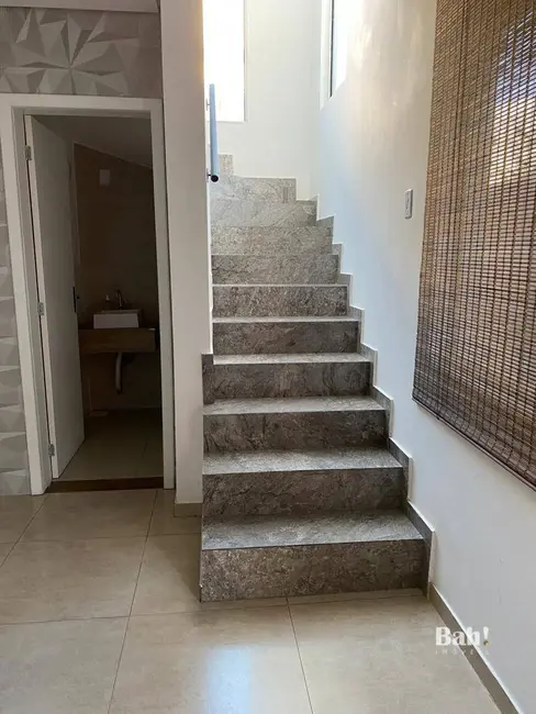 Sobrado com 3 quartos à venda, 296m2 em Mato Grande, Canoas - RS - imagem 6 Foto 6 de Sobrado com 3 quartos à venda, 296m2 em Mato Grande, Canoas - RS