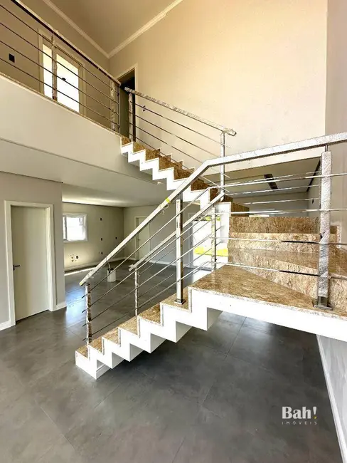 Sobrado com 3 quartos à venda, 230m2 em Igara, Canoas - RS - imagem 3 Foto 3 de Sobrado com 3 quartos à venda, 230m2 em Igara, Canoas - RS