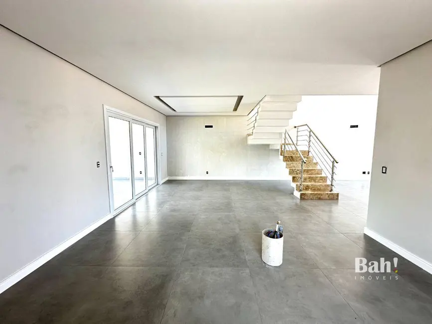 Sobrado com 3 quartos à venda, 230m2 em Igara, Canoas - RS - imagem 7 Foto 7 de Sobrado com 3 quartos à venda, 230m2 em Igara, Canoas - RS