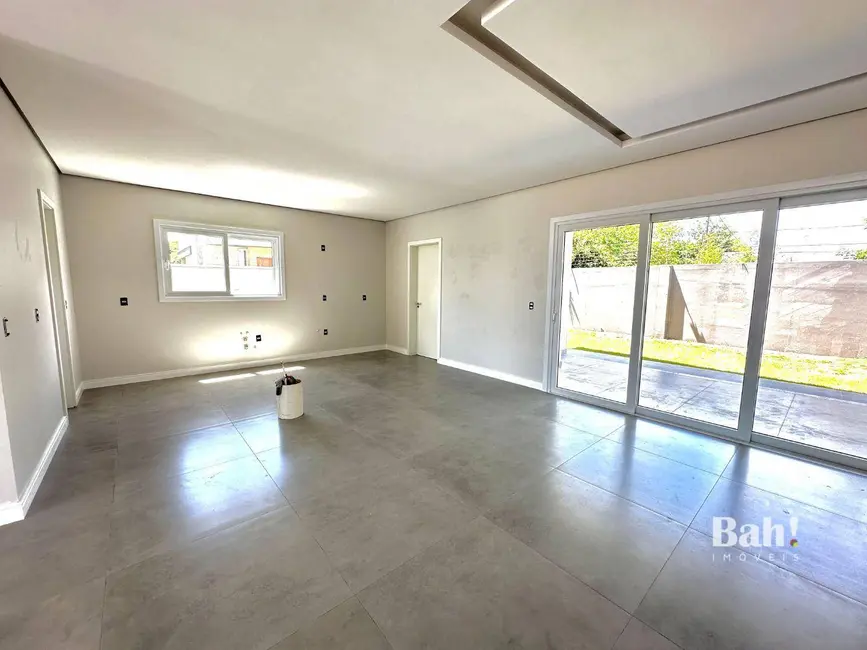 Sobrado com 3 quartos à venda, 230m2 em Igara, Canoas - RS - imagem 5 Foto 5 de Sobrado com 3 quartos à venda, 230m2 em Igara, Canoas - RS