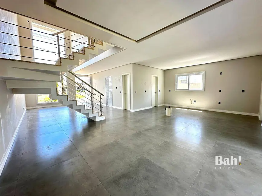 Sobrado com 3 quartos à venda, 230m2 em Igara, Canoas - RS - imagem 4 Foto 4 de Sobrado com 3 quartos à venda, 230m2 em Igara, Canoas - RS