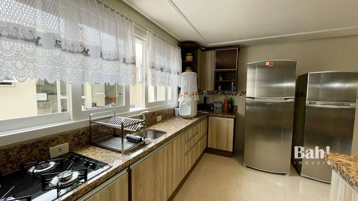 Sobrado com 2 quartos à venda, 200m2 em Centro, Canoas - RS - imagem 6 Foto 6 de Sobrado com 2 quartos à venda, 200m2 em Centro, Canoas - RS