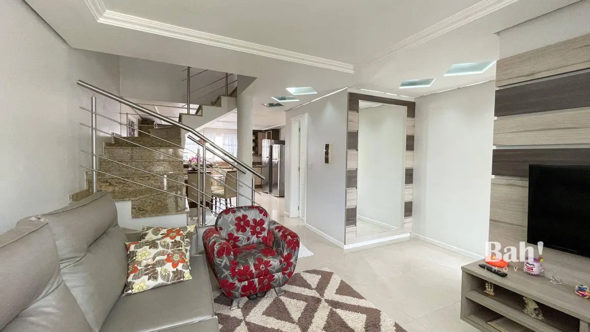 Sobrado com 2 quartos à venda, 200m2 em Centro, Canoas - RS - imagem 3 Foto 3 de Sobrado com 2 quartos à venda, 200m2 em Centro, Canoas - RS
