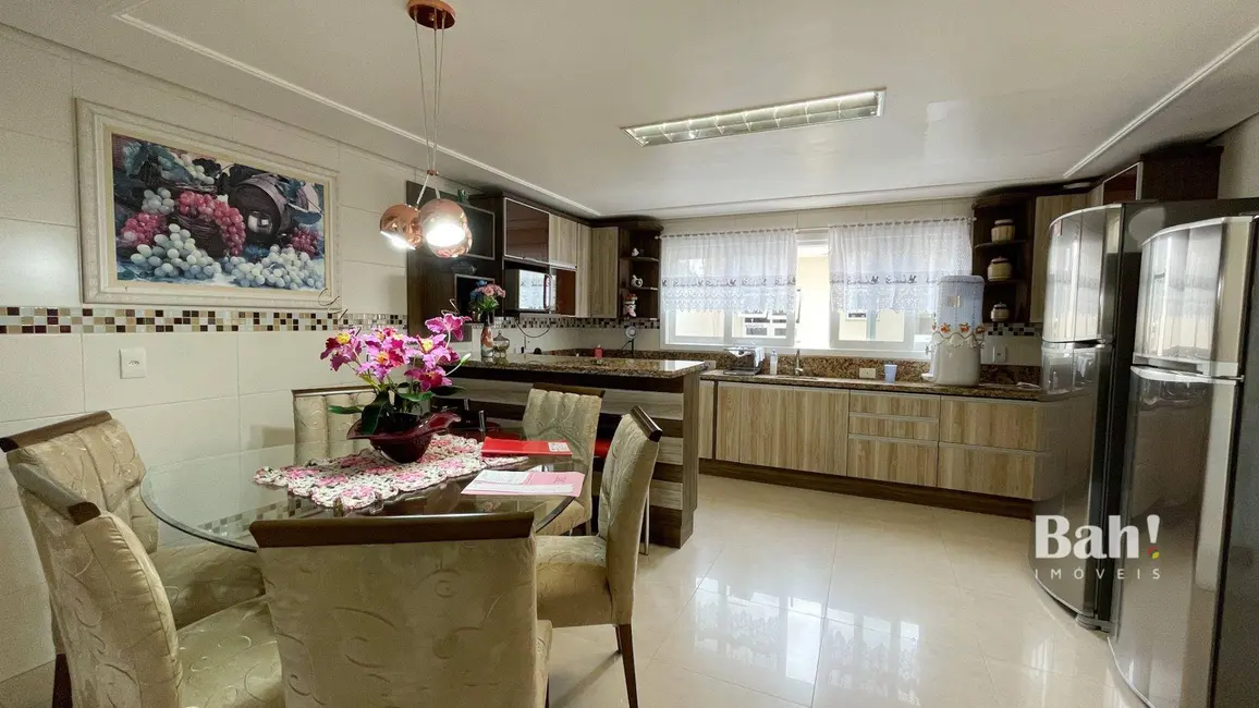 Sobrado com 2 quartos à venda, 200m2 em Centro, Canoas - RS - imagem 4 Foto 4 de Sobrado com 2 quartos à venda, 200m2 em Centro, Canoas - RS