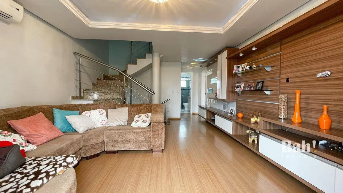 Sobrado com 2 quartos à venda, 200m2 em Centro, Canoas - RS - imagem 9 Foto 9 de Sobrado com 2 quartos à venda, 200m2 em Centro, Canoas - RS