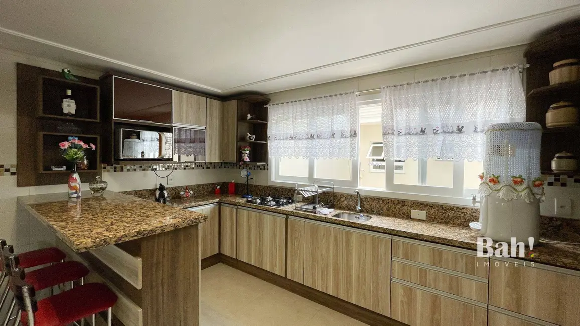Sobrado com 2 quartos à venda, 200m2 em Centro, Canoas - RS - imagem 5 Foto 5 de Sobrado com 2 quartos à venda, 200m2 em Centro, Canoas - RS