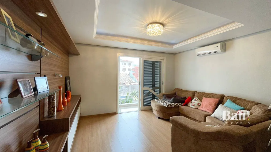 Sobrado com 2 quartos à venda, 200m2 em Centro, Canoas - RS - imagem 8 Foto 8 de Sobrado com 2 quartos à venda, 200m2 em Centro, Canoas - RS