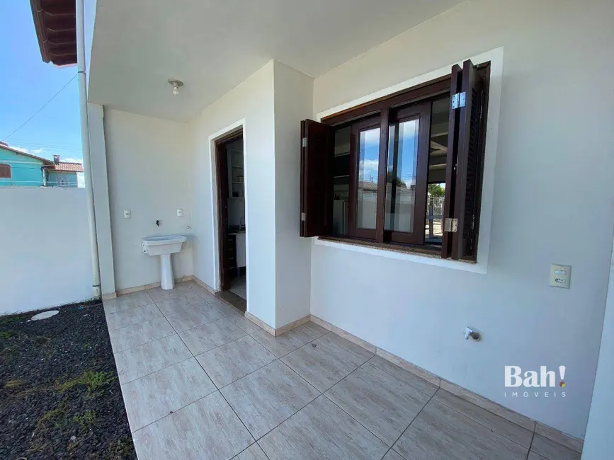 Sobrado com 3 quartos à venda, 150m2 em Tramandai - RS - imagem 4 Foto 4 de Sobrado com 3 quartos à venda, 150m2 em Tramandai - RS