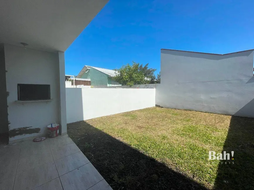Sobrado com 3 quartos à venda, 150m2 em Tramandai - RS - imagem 3 Foto 3 de Sobrado com 3 quartos à venda, 150m2 em Tramandai - RS