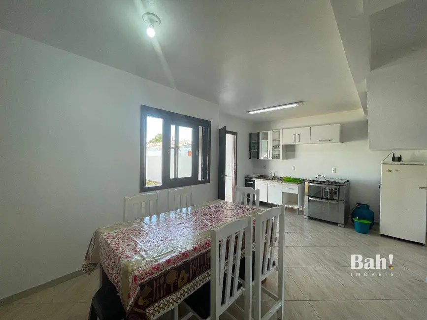 Sobrado com 3 quartos à venda, 150m2 em Tramandai - RS - imagem 5 Foto 5 de Sobrado com 3 quartos à venda, 150m2 em Tramandai - RS