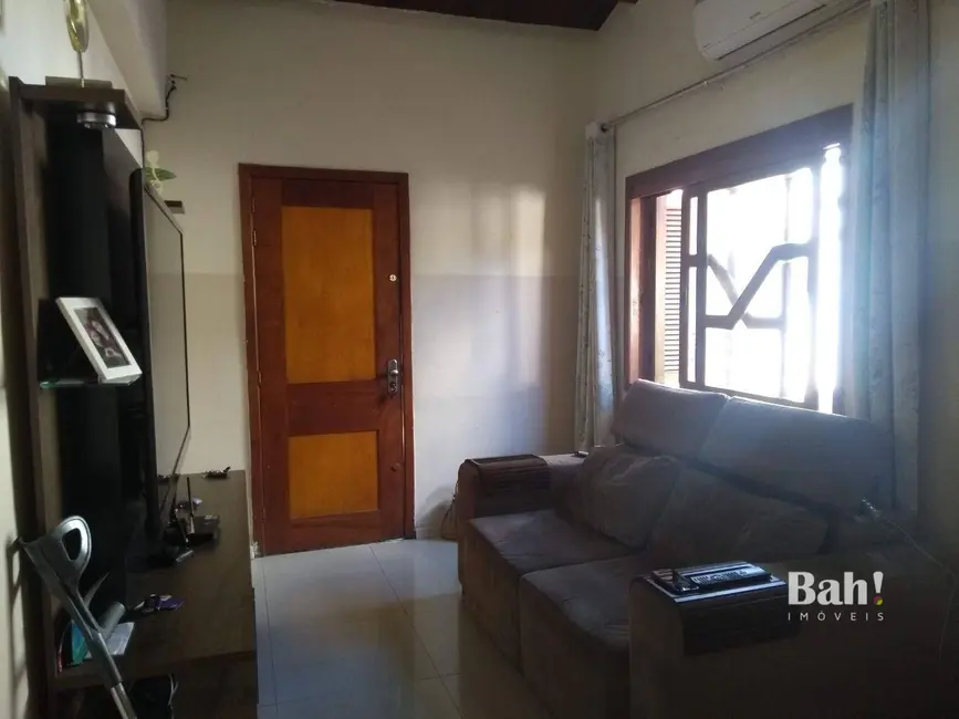 Casa com 6 quartos à venda, 275m2 em Harmonia, Canoas - RS - imagem 4 Foto 4 de Casa com 6 quartos à venda, 275m2 em Harmonia, Canoas - RS