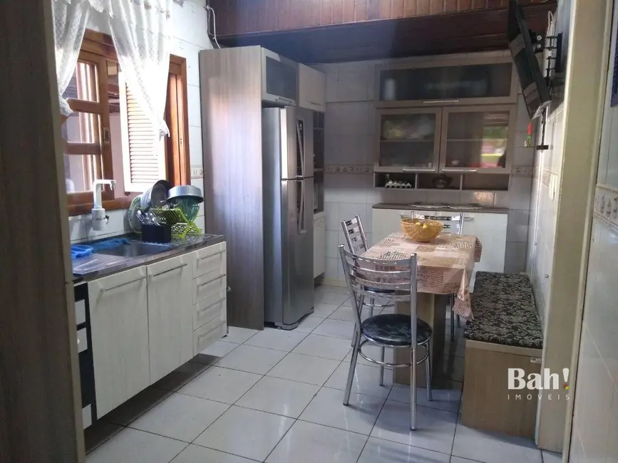 Casa com 6 quartos à venda, 275m2 em Harmonia, Canoas - RS - imagem 8 Foto 8 de Casa com 6 quartos à venda, 275m2 em Harmonia, Canoas - RS