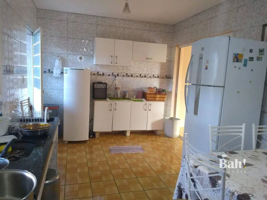 Sobrado com 3 quartos à venda, 150m2 em Mato Grande, Canoas - RS - imagem 8 Foto 8 de Sobrado com 3 quartos à venda, 150m2 em Mato Grande, Canoas - RS