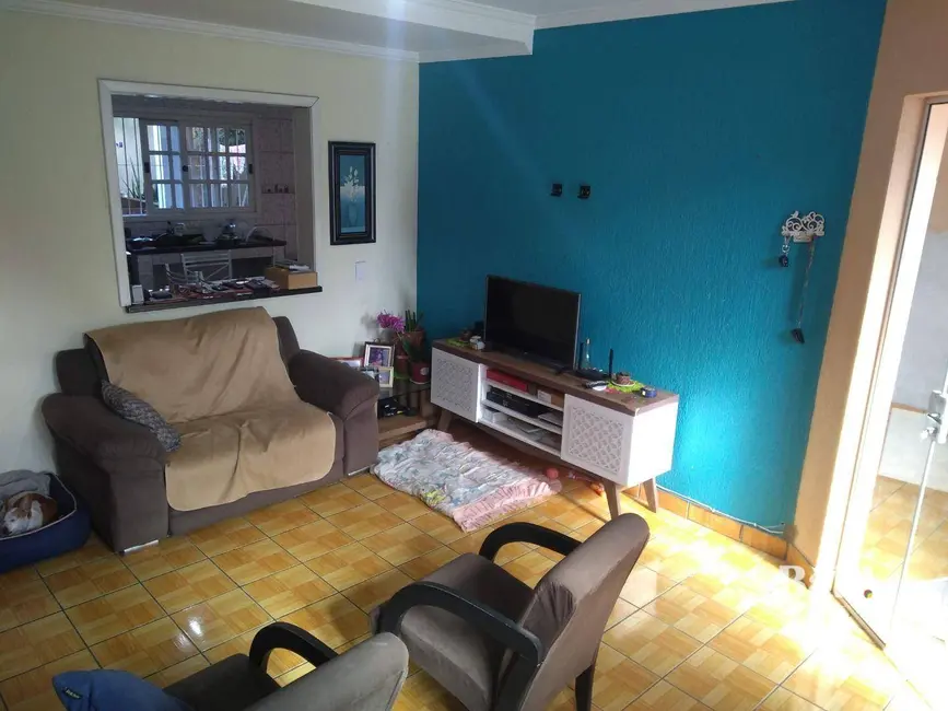 Sobrado com 3 quartos à venda, 150m2 em Mato Grande, Canoas - RS - imagem 3 Foto 3 de Sobrado com 3 quartos à venda, 150m2 em Mato Grande, Canoas - RS