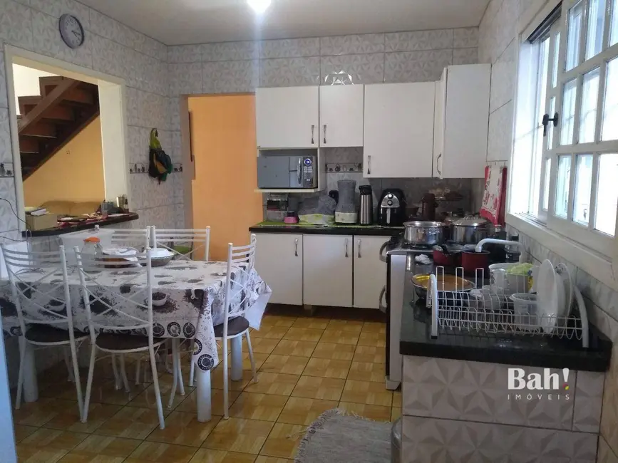 Sobrado com 3 quartos à venda, 150m2 em Mato Grande, Canoas - RS - imagem 7 Foto 7 de Sobrado com 3 quartos à venda, 150m2 em Mato Grande, Canoas - RS