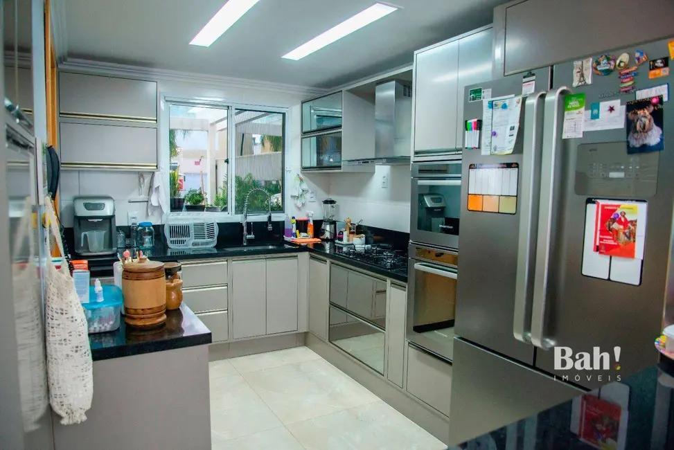 Sobrado com 4 quartos à venda, 233m2 em Estância Velha, Canoas - RS - imagem 4 Foto 4 de Sobrado com 4 quartos à venda, 233m2 em Estância Velha, Canoas - RS
